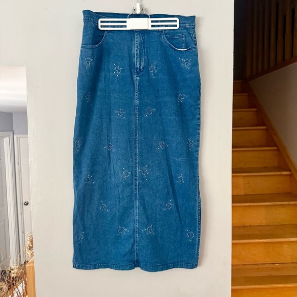 Lafei-Nier Dresses & Skirts - 🌻EUC Lafei-Nier Y2K-Era Brand Blue Floral Denim Crystals Pencil Skirt